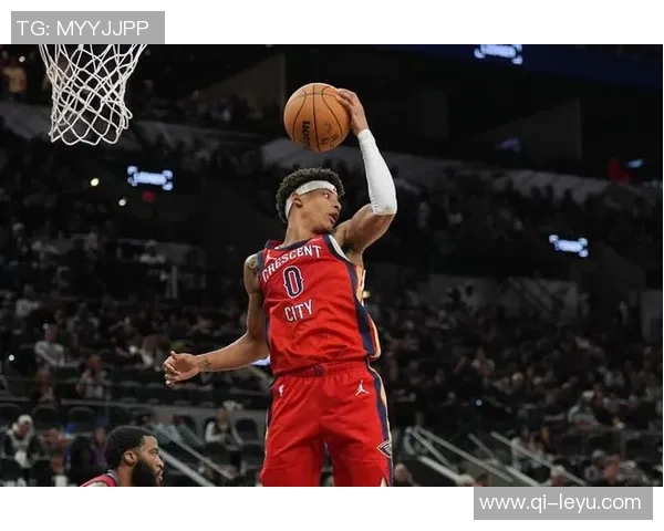 费尔斯半场表现出色8中5三分2中1贡献12分并送出3次助攻